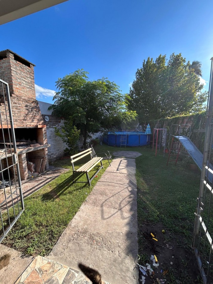 Alejo Peyret 57. Casa con 3 dormitorios y 2 baños