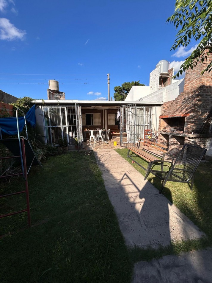 Alejo Peyret 57. Casa con 3 dormitorios y 2 baños