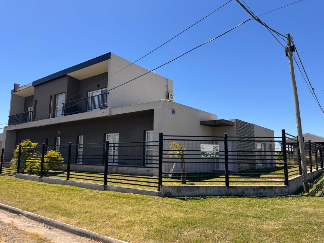 Casa 4 dorm 5 baños en Oro Verde