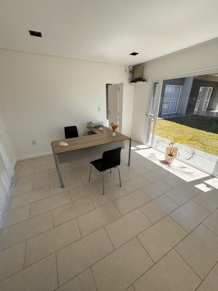 Casa 4 dorm 5 baños en Oro Verde