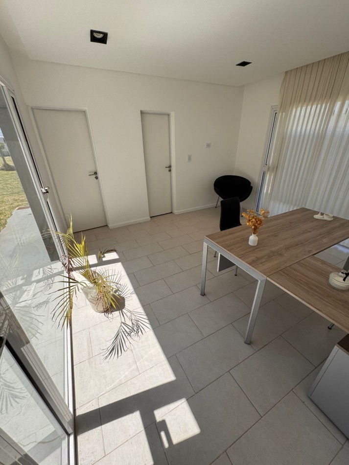 Casa 4 dorm 5 baños en Oro Verde