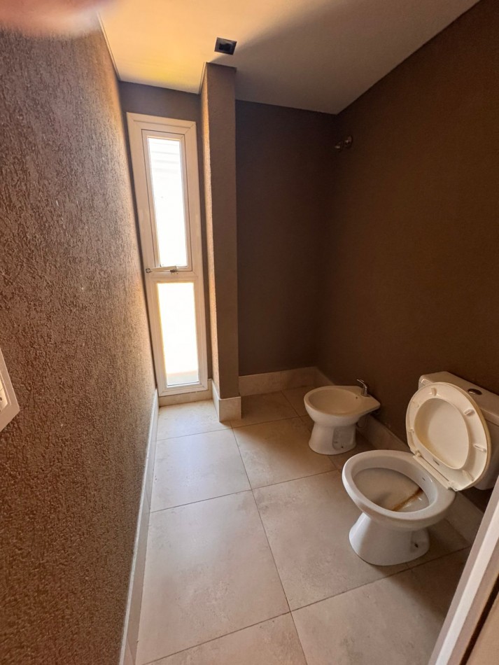 Casa 4 dorm 5 baños en Oro Verde