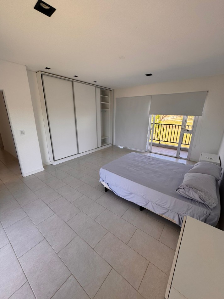 Casa 4 dorm 5 baños en Oro Verde