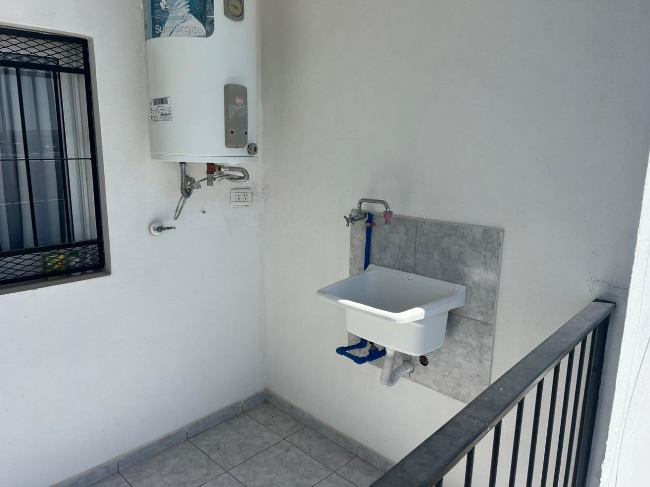 Casa 2 dorm mas Local Comercial Colonia Ensayo