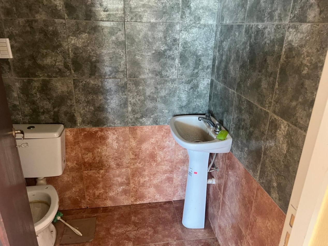 Casa 2 dorm mas Local Comercial Colonia Ensayo