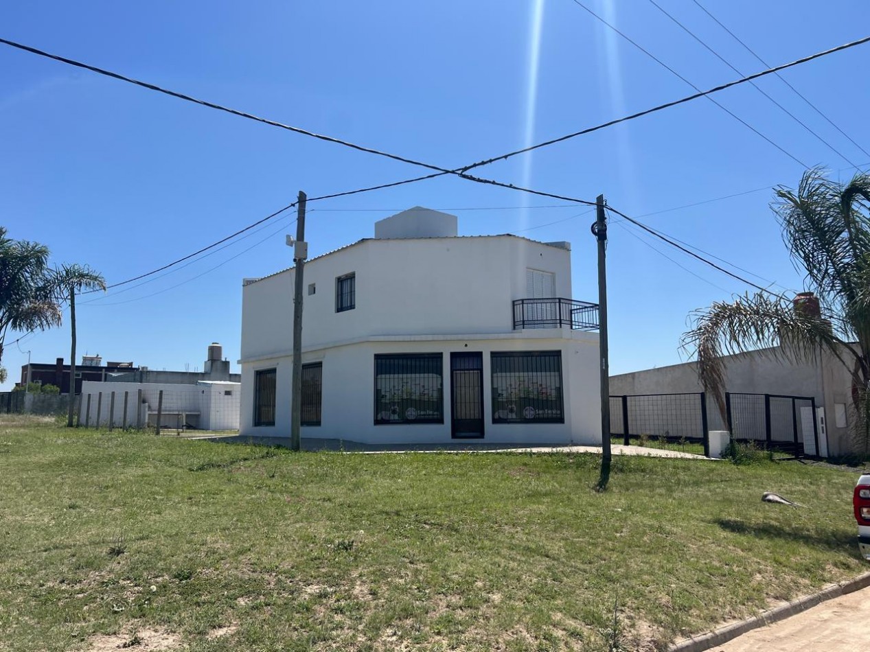 Casa 2 dorm mas Local Comercial Colonia Ensayo