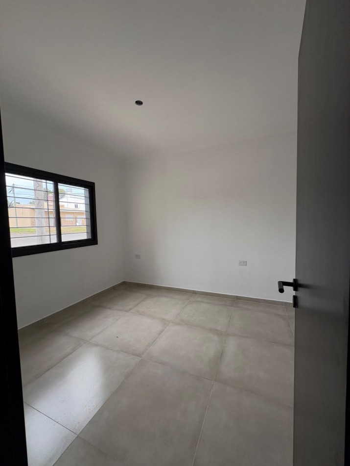 Casa a estrenar 2 dorm calle Basavilvaso y Parera