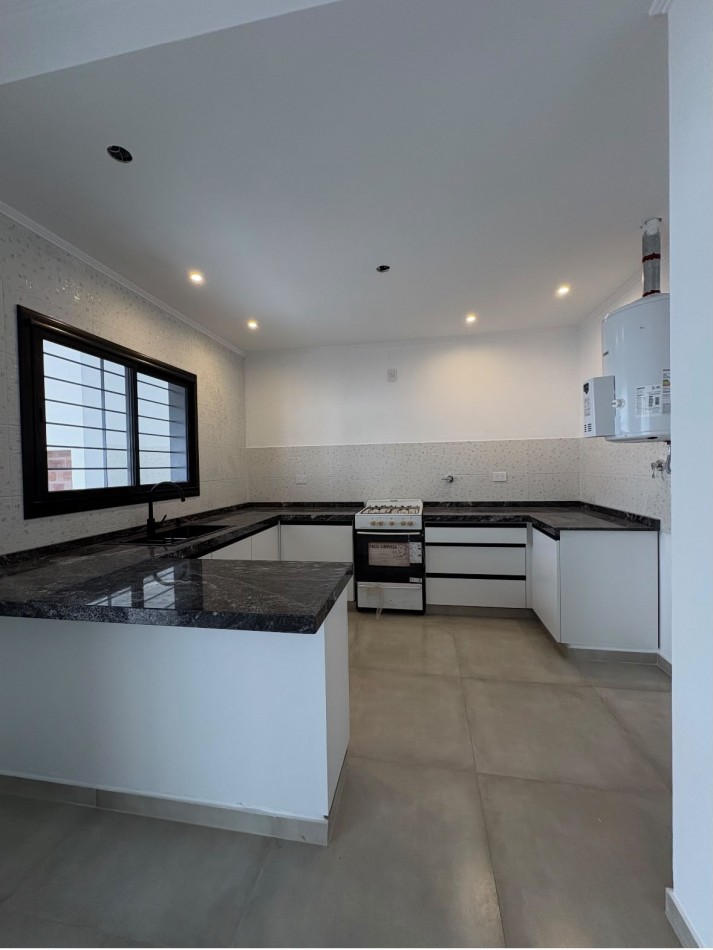 Casa a estrenar 2 dorm calle Basavilvaso y Parera