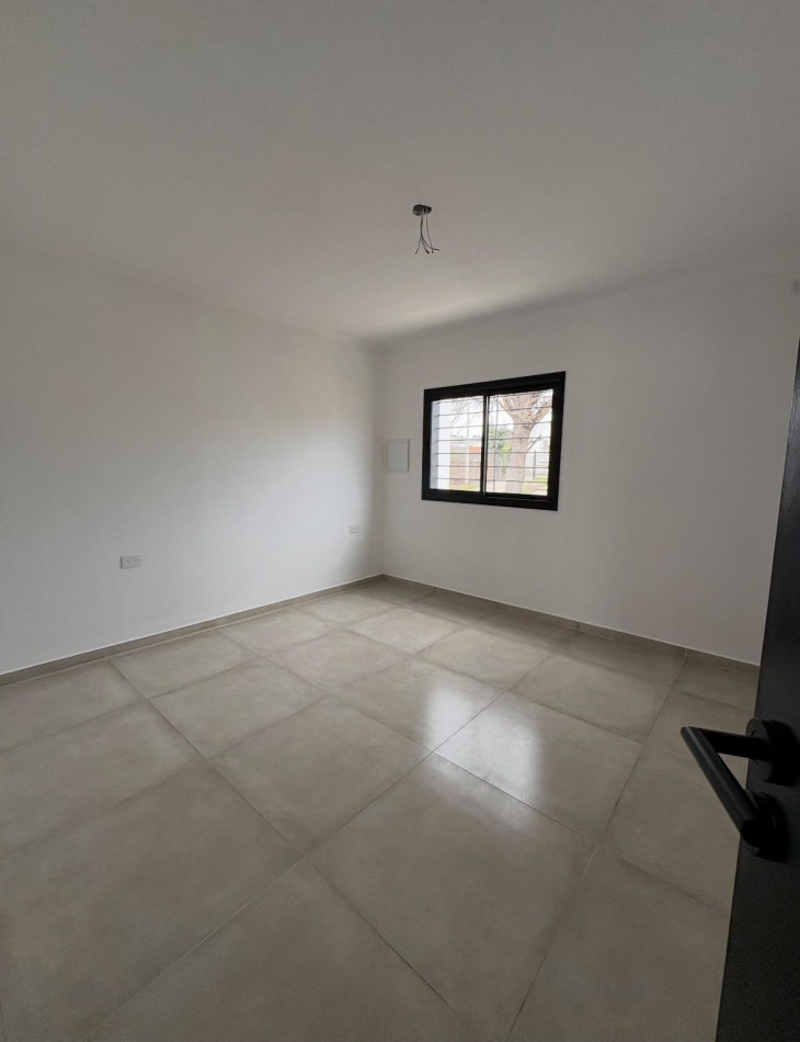 Casa a estrenar 2 dorm calle Basavilvaso y Parera