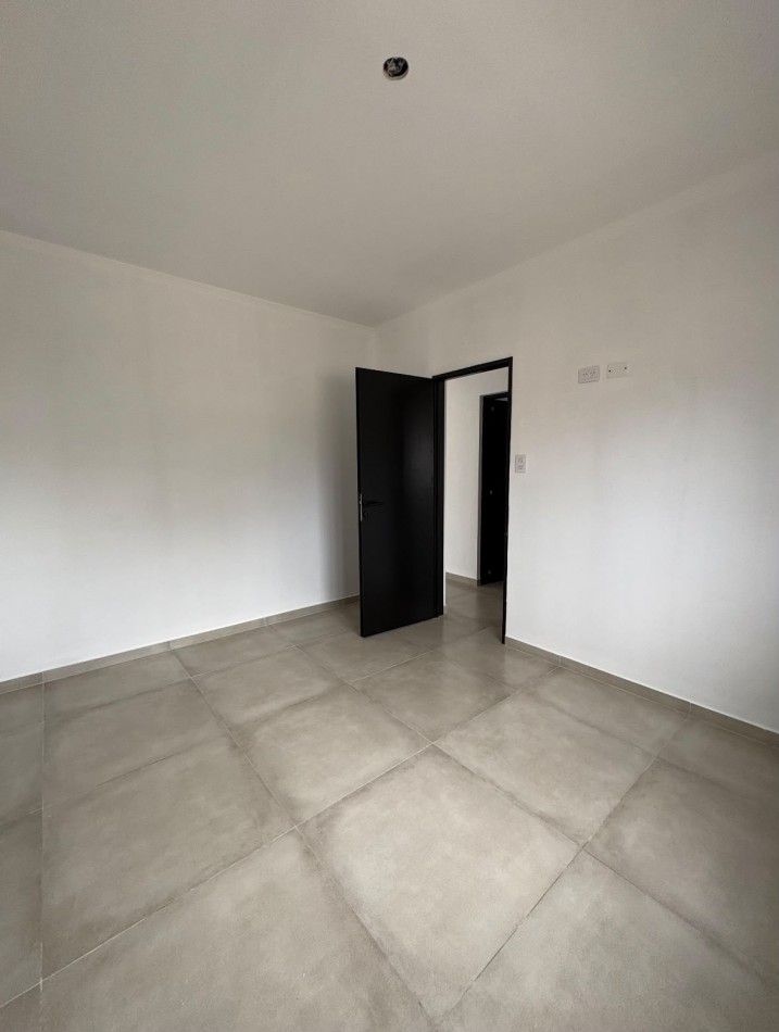 Casa a estrenar 2 dorm calle Basavilvaso y Parera