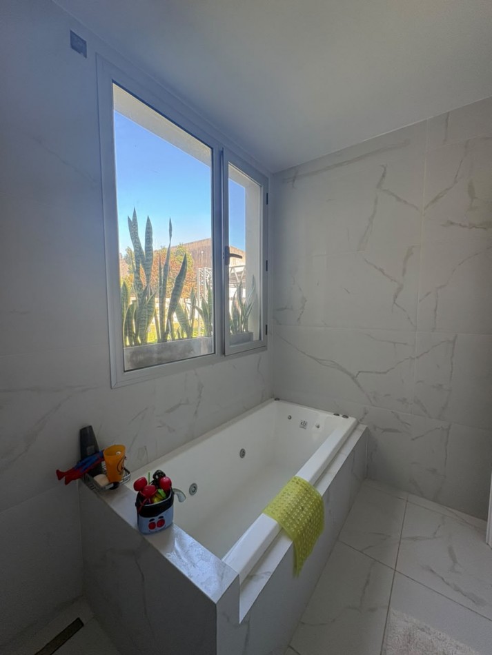 CASA EN VENTA 3 DORM ACCESO NORTE