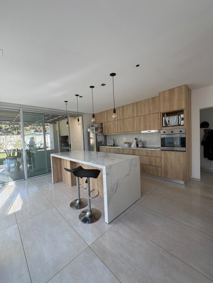 CASA EN VENTA 3 DORM ACCESO NORTE