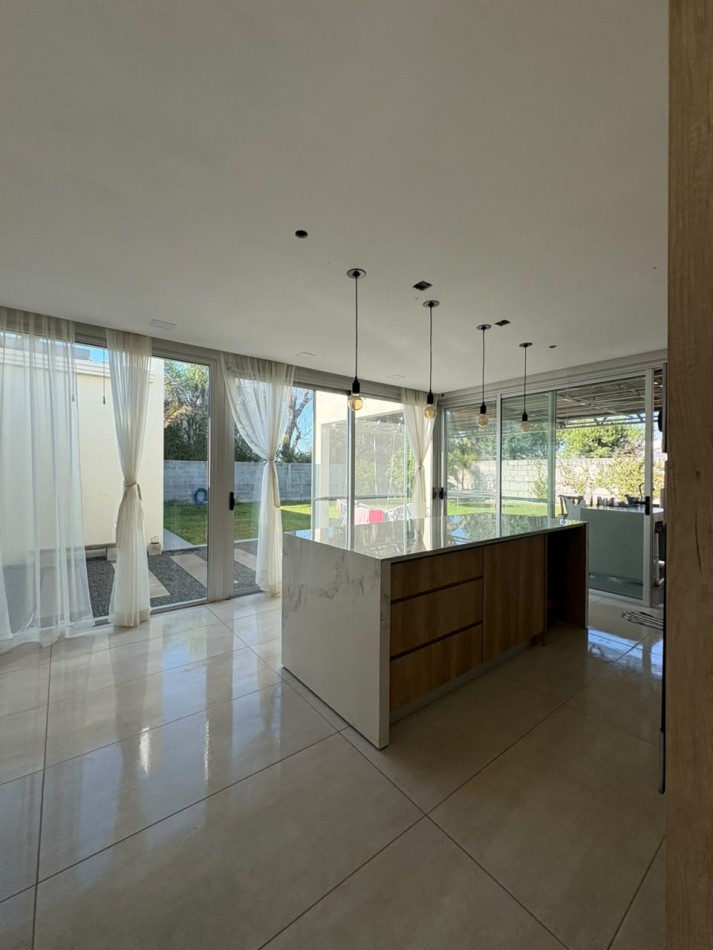 CASA EN VENTA 3 DORM ACCESO NORTE