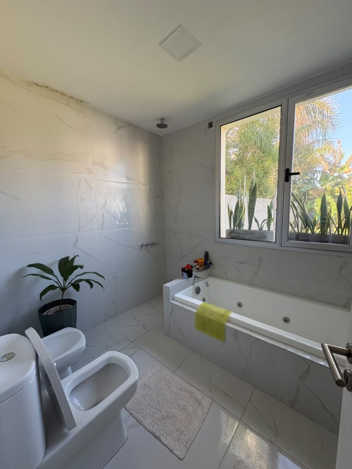 CASA EN VENTA 3 DORM ACCESO NORTE