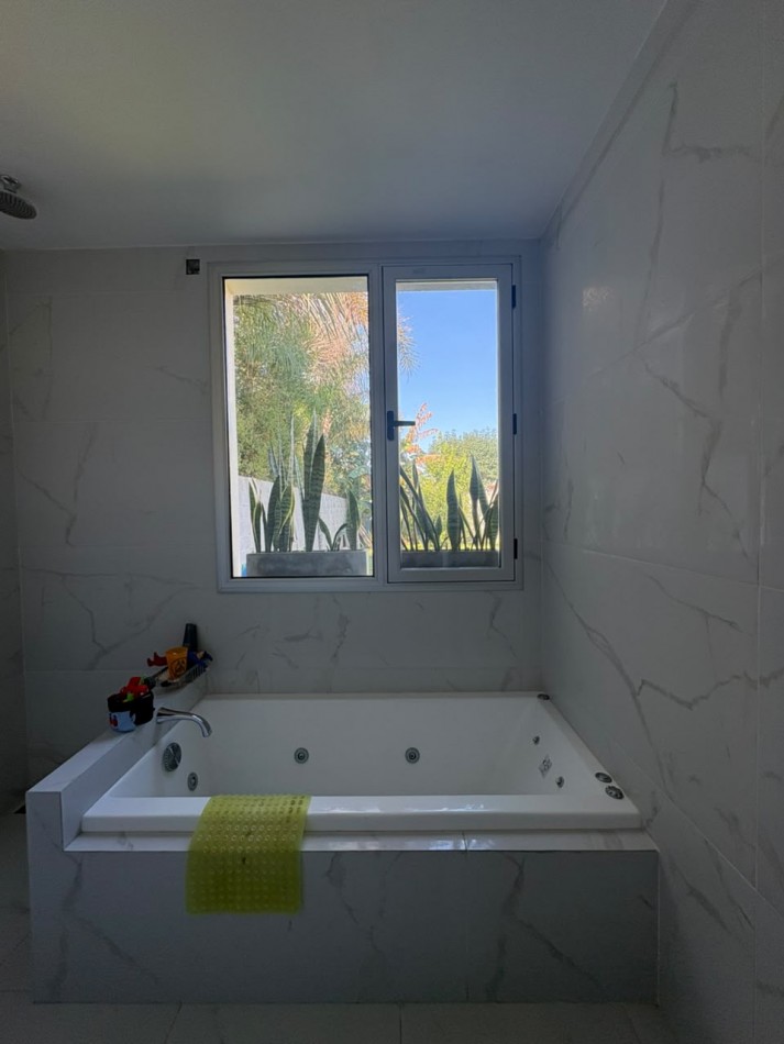 CASA EN VENTA 3 DORM ACCESO NORTE