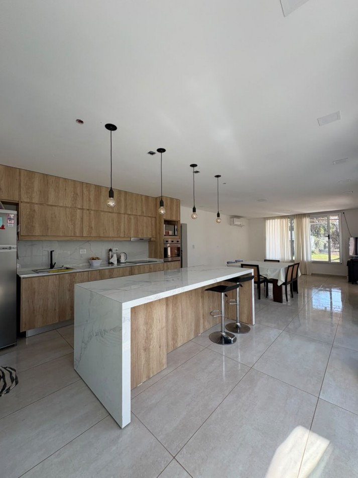 CASA EN VENTA 3 DORM ACCESO NORTE