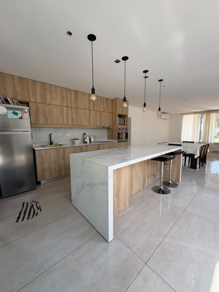 CASA EN VENTA 3 DORM ACCESO NORTE